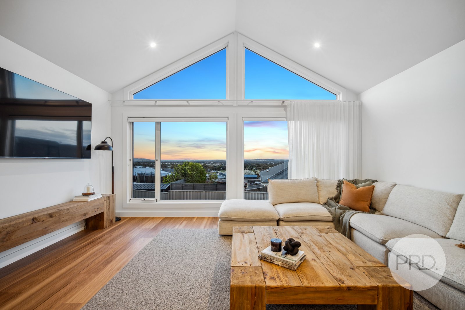 3 Ahket Avenue LLOYD 7