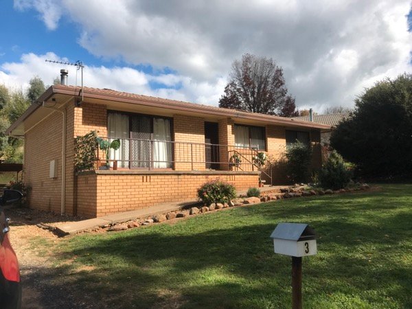 3 Albury Close TUMBARUMBA 1