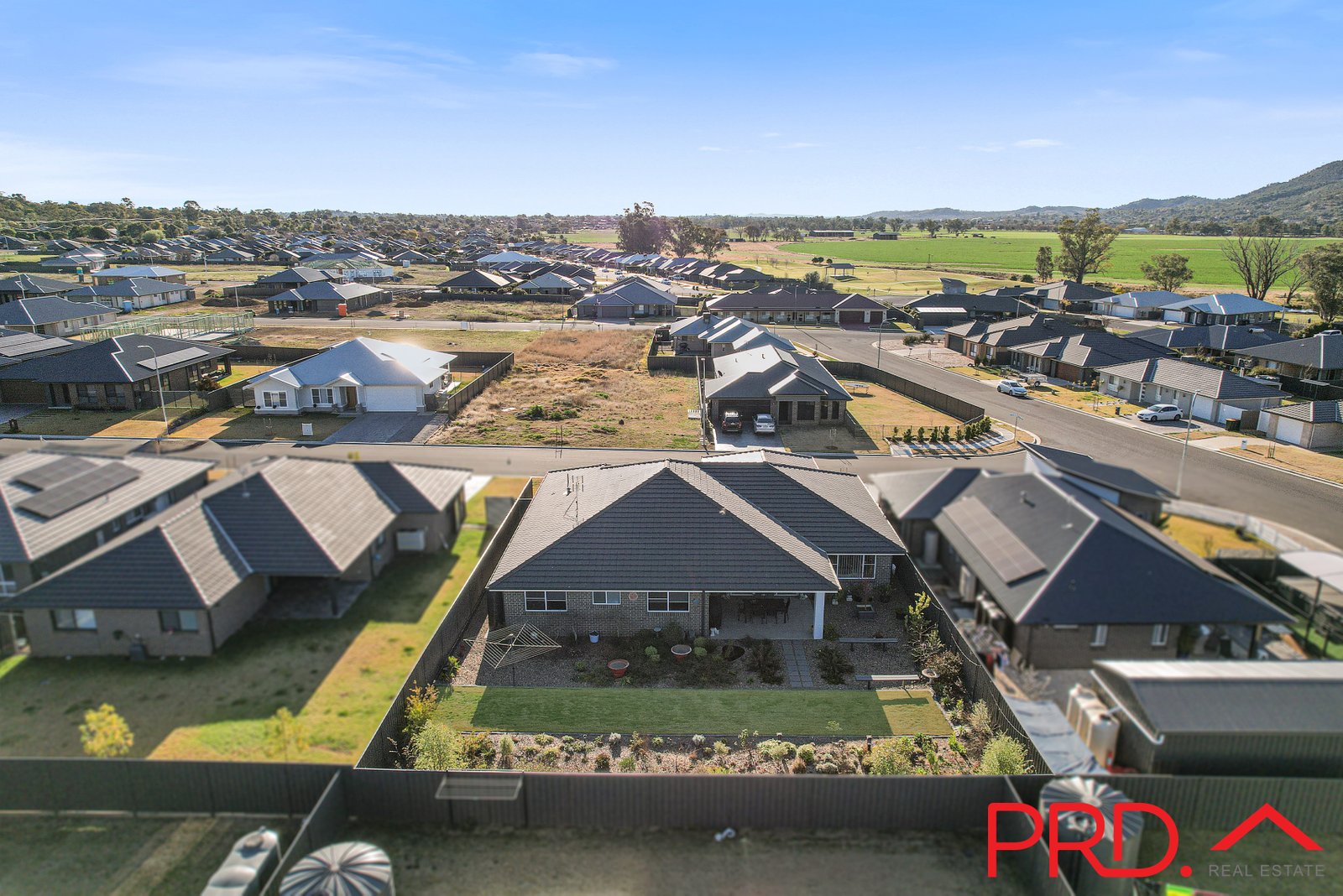 3 Angus Place TAMWORTH 18