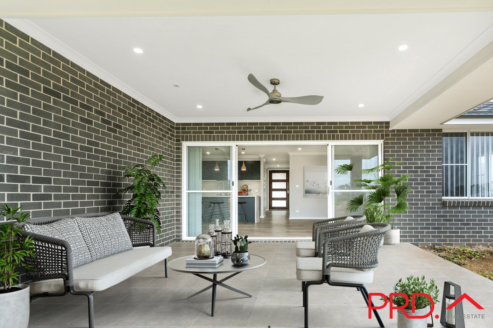 3 Angus Place TAMWORTH 24