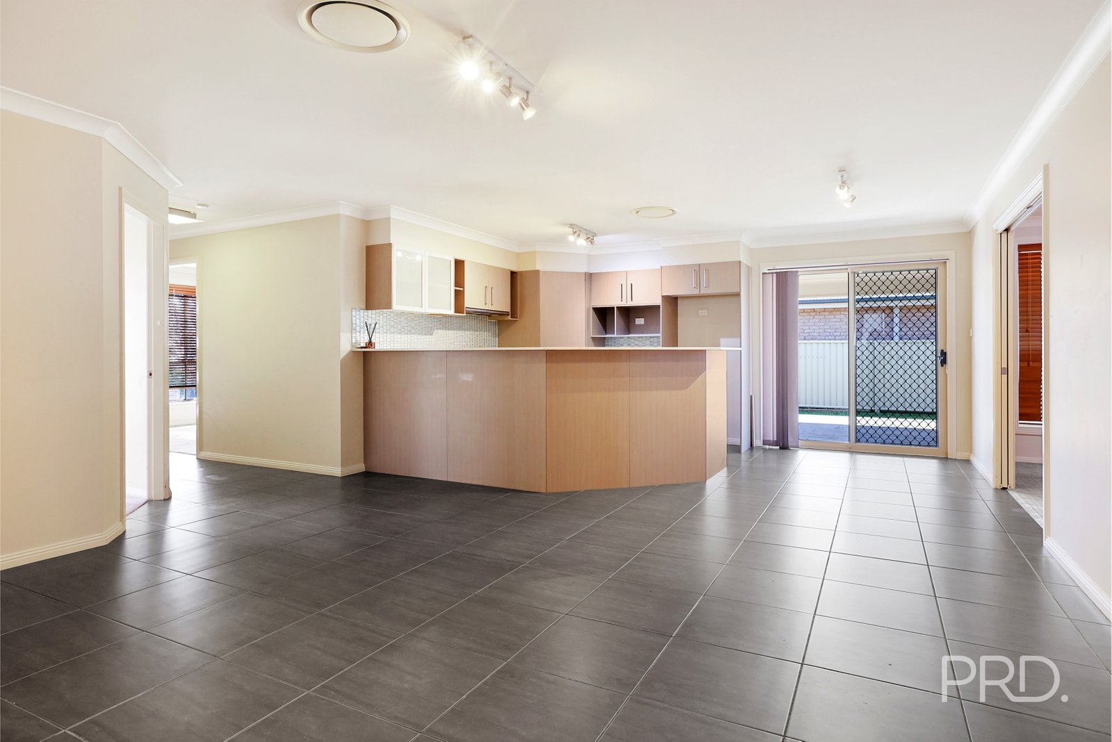 3 Baker Close CALALA 8