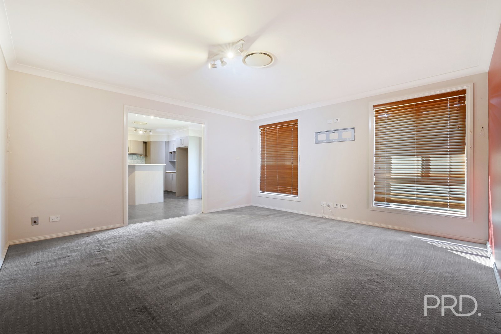 3 Baker Close CALALA 12