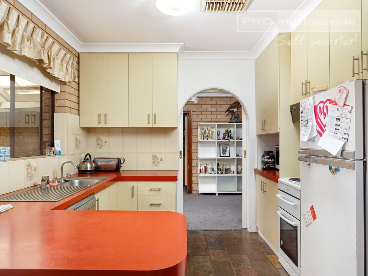 3 Bass Street LAKE ALBERT 2