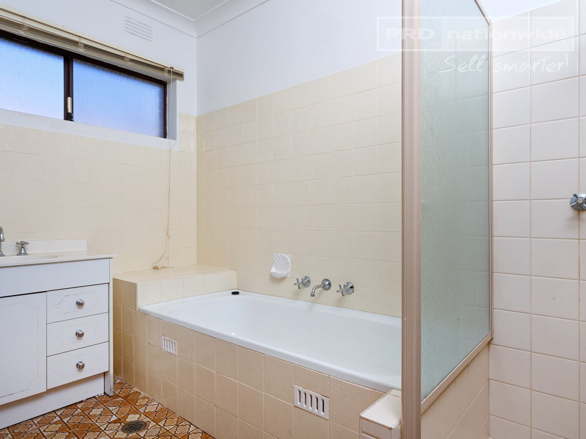 3 Bass Street LAKE ALBERT 9