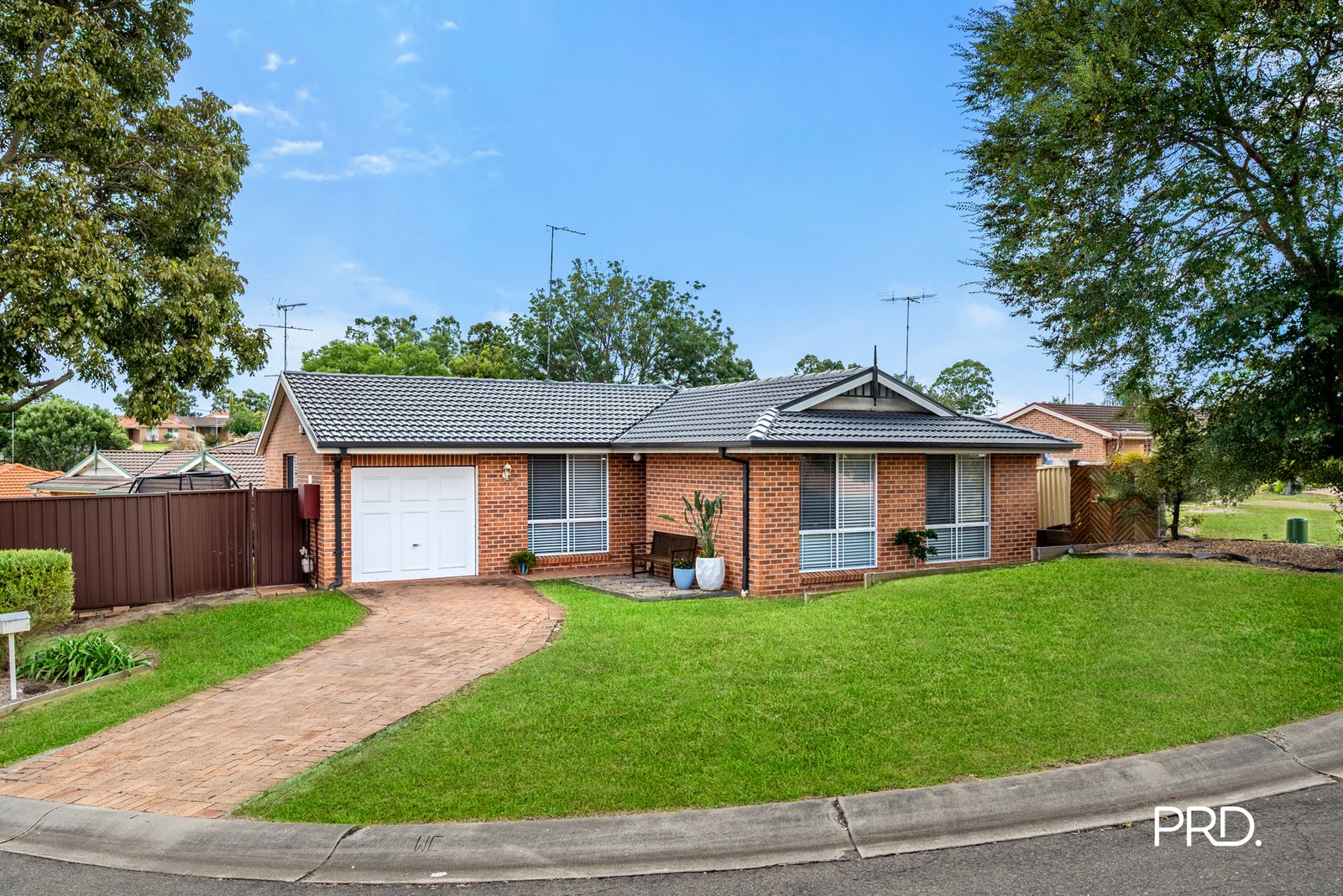 3 Becke Court GLENMORE PARK 1