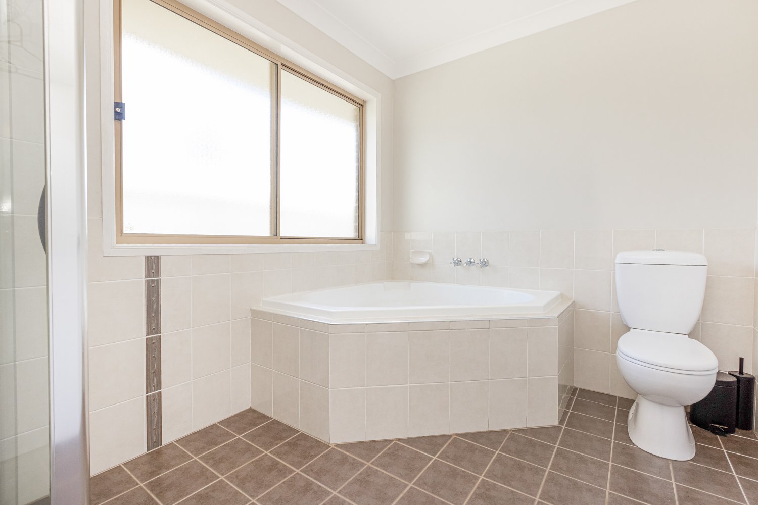 3 Belah Place LARGS 12