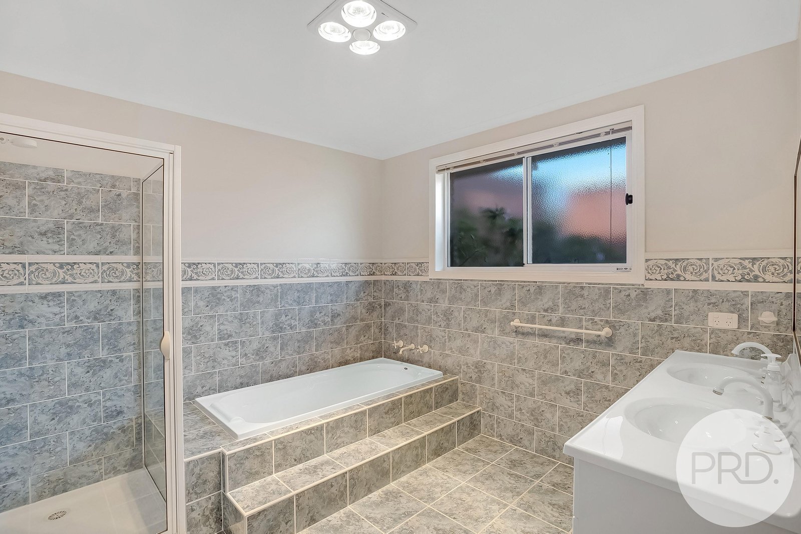 3 Boathouse Rise LEWISHAM 16