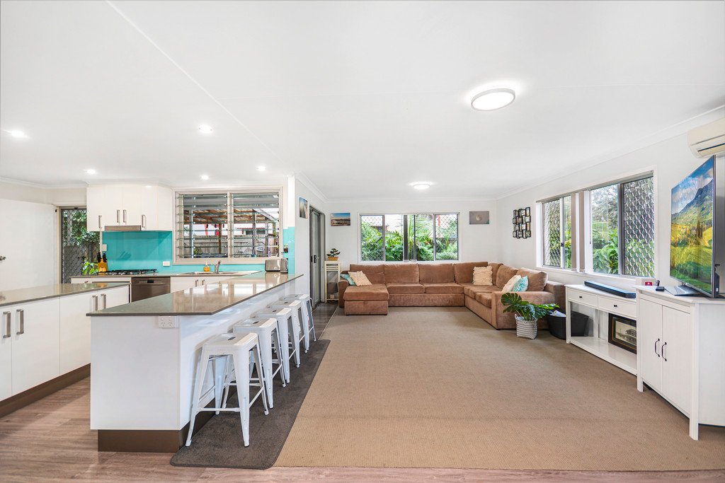 3 Boronia Avenue POTTSVILLE 1