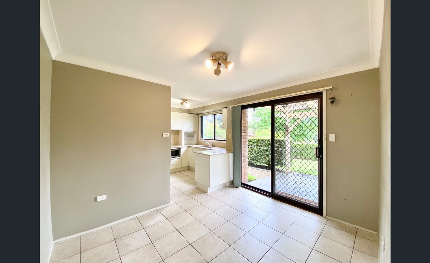 3 bosavi Street GLENFIELD 2