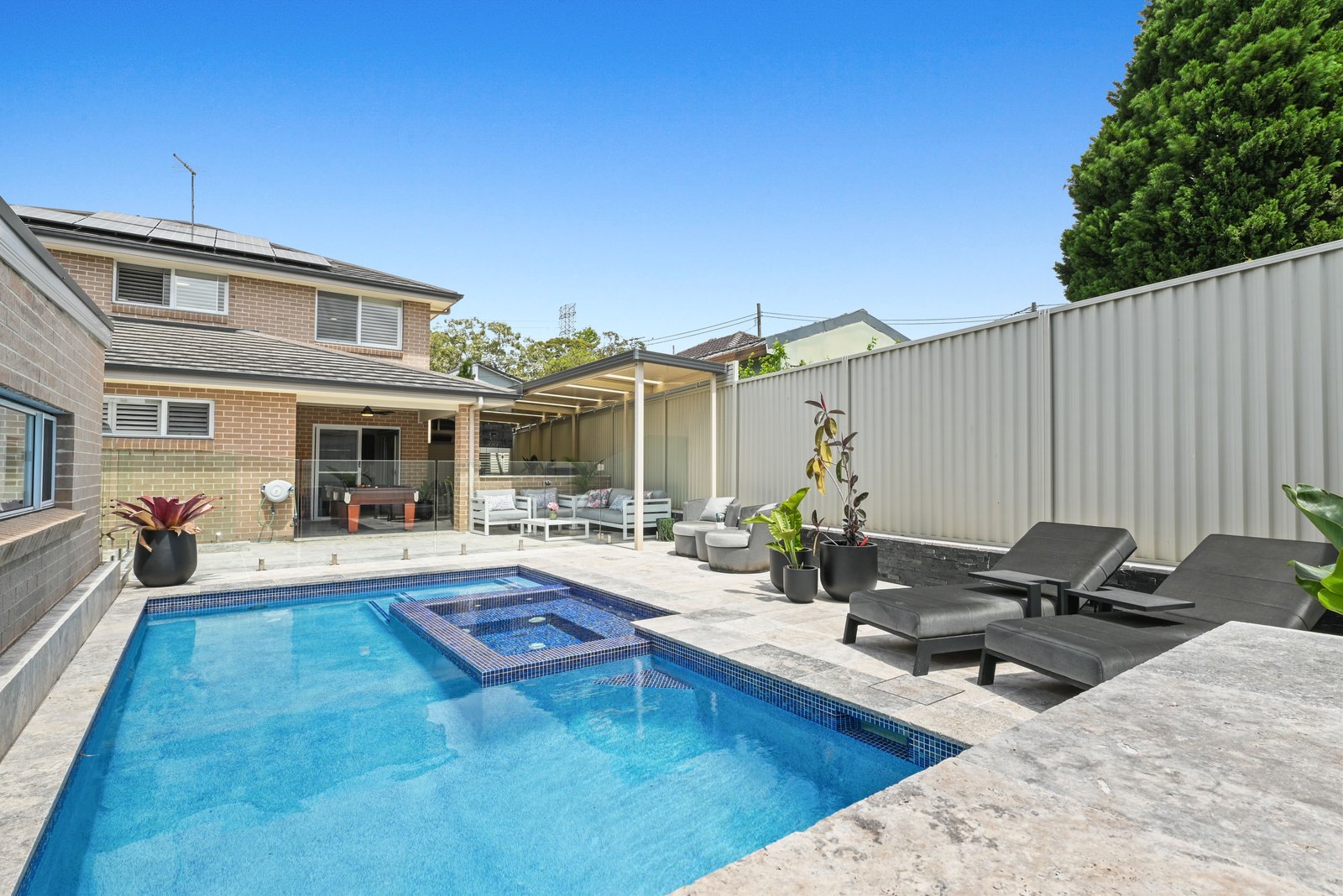 3 Bottlebrush Avenue LUGARNO 1