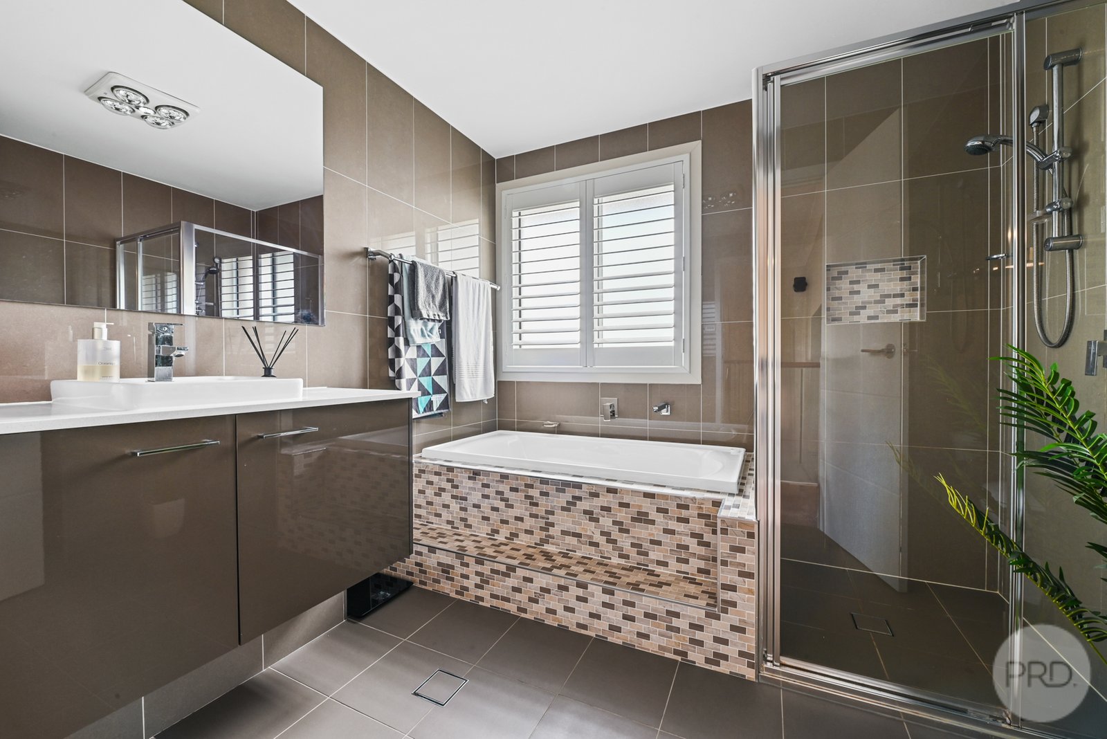 3 Bottlebrush Avenue LUGARNO 14