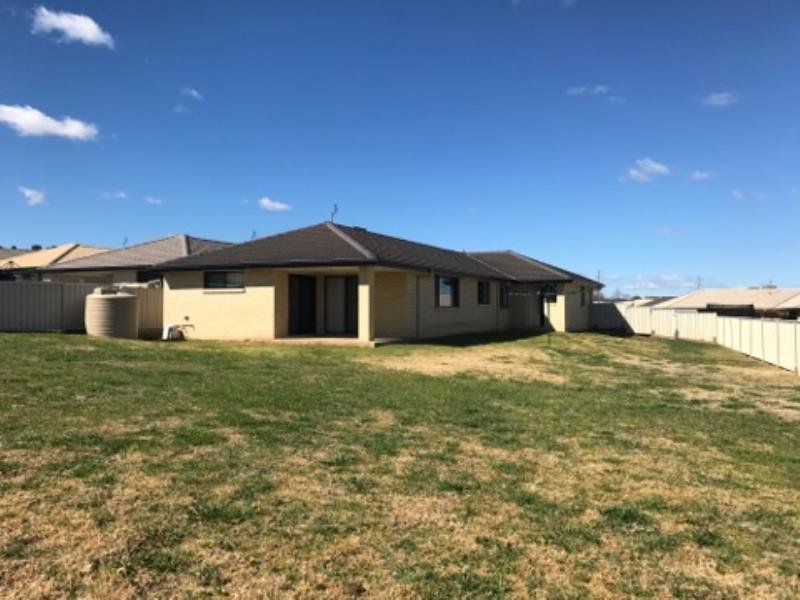 3 Brushbox Grove TAMWORTH 9