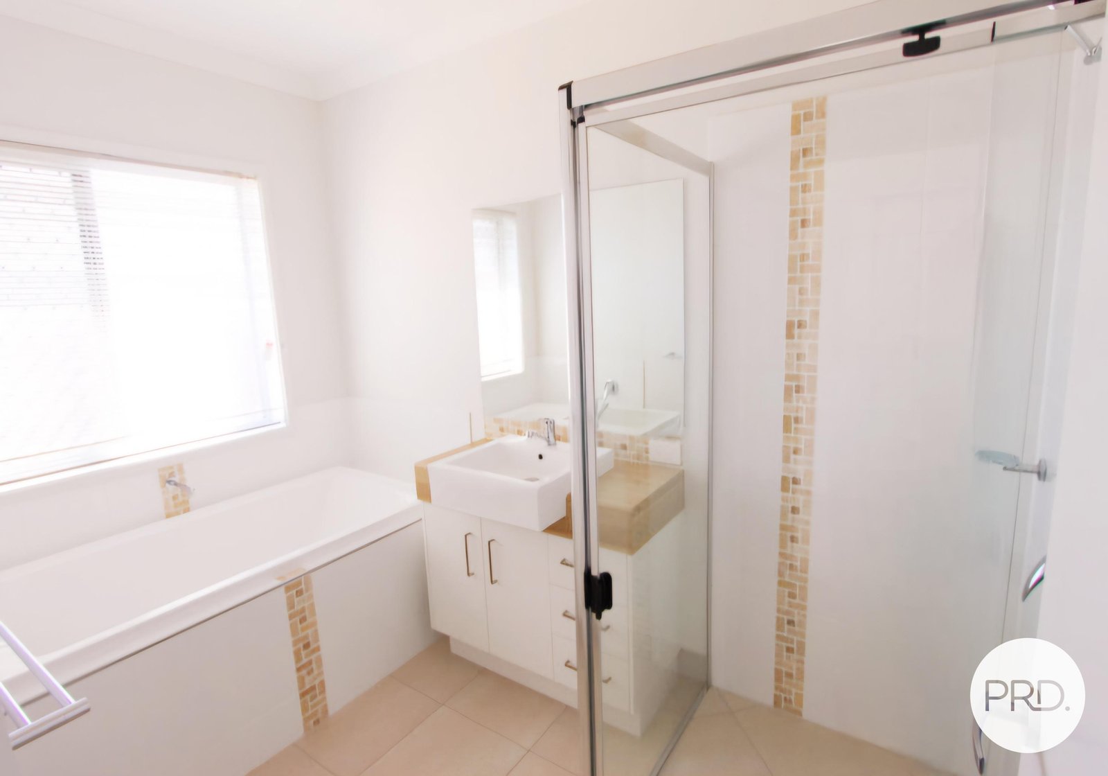 3 Buchanen Street BOYNE ISLAND 5