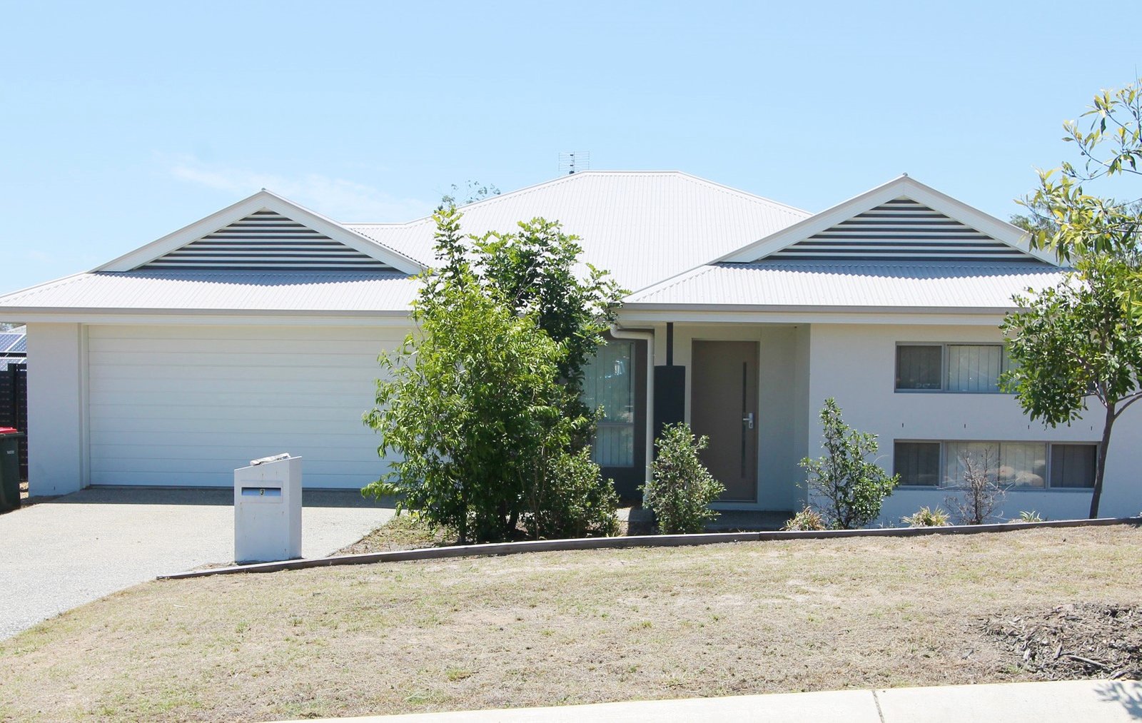 3 Buchanen Street BOYNE ISLAND 1