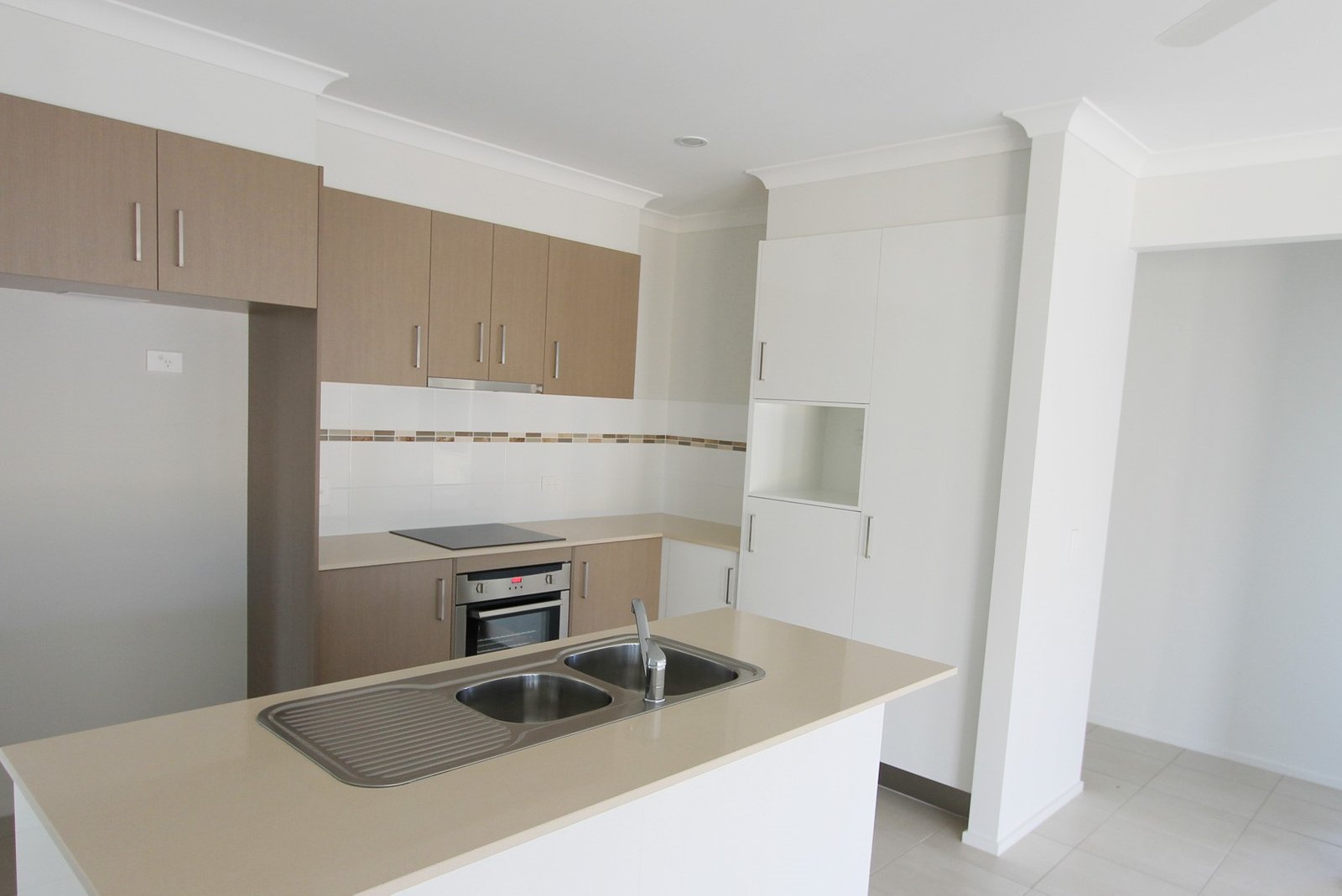 3 Buchanen Street BOYNE ISLAND 2