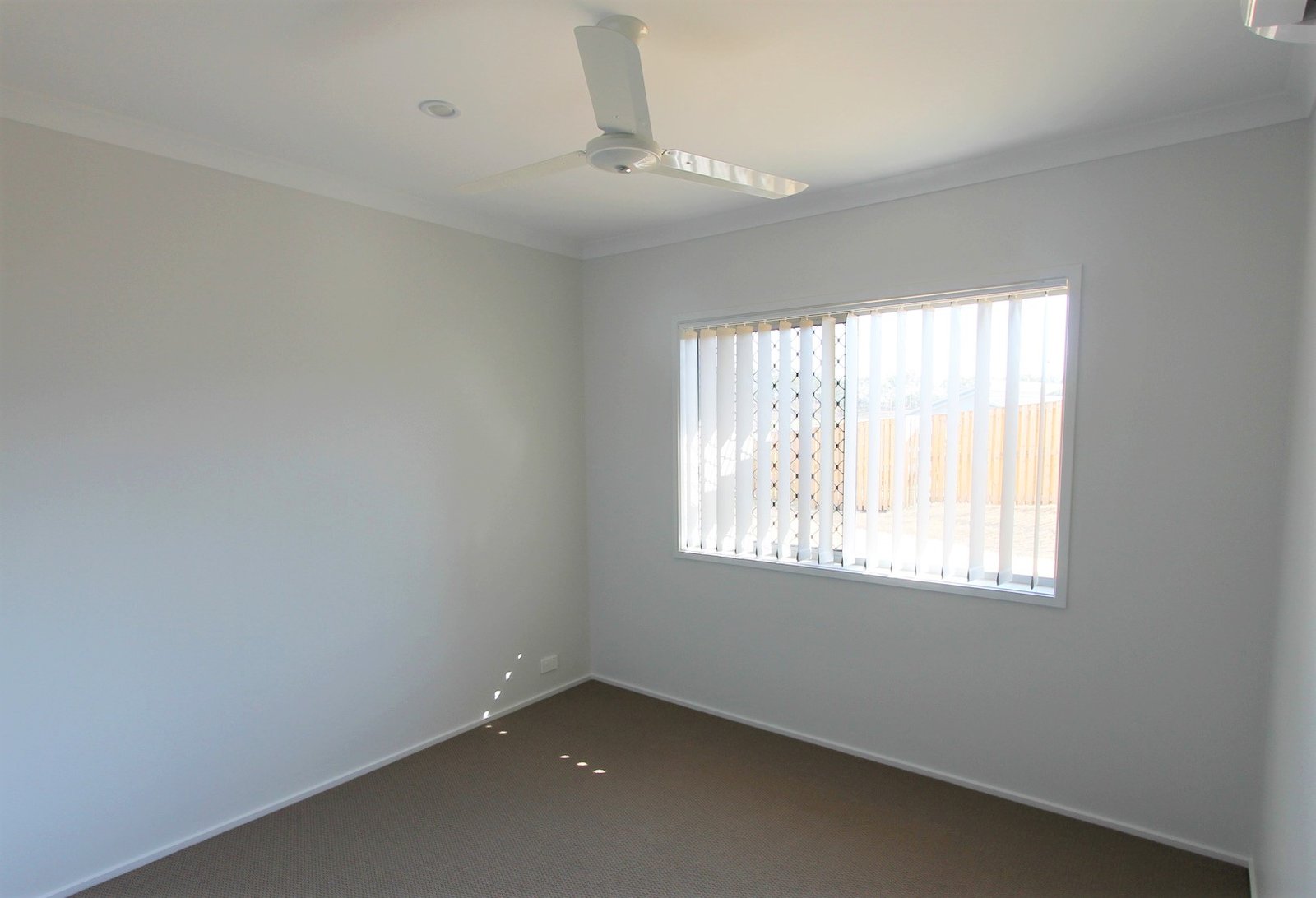 3 Buchanen Street BOYNE ISLAND 8