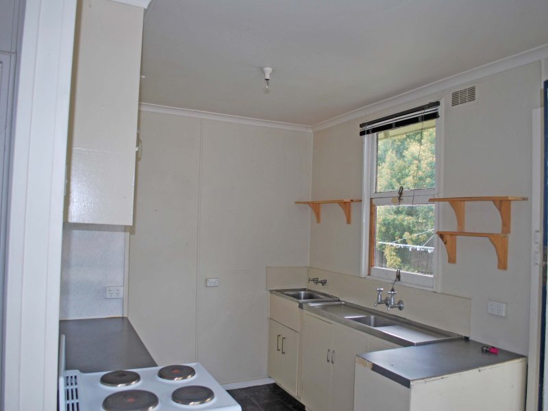 3 Burgan Circle CHIGWELL 2