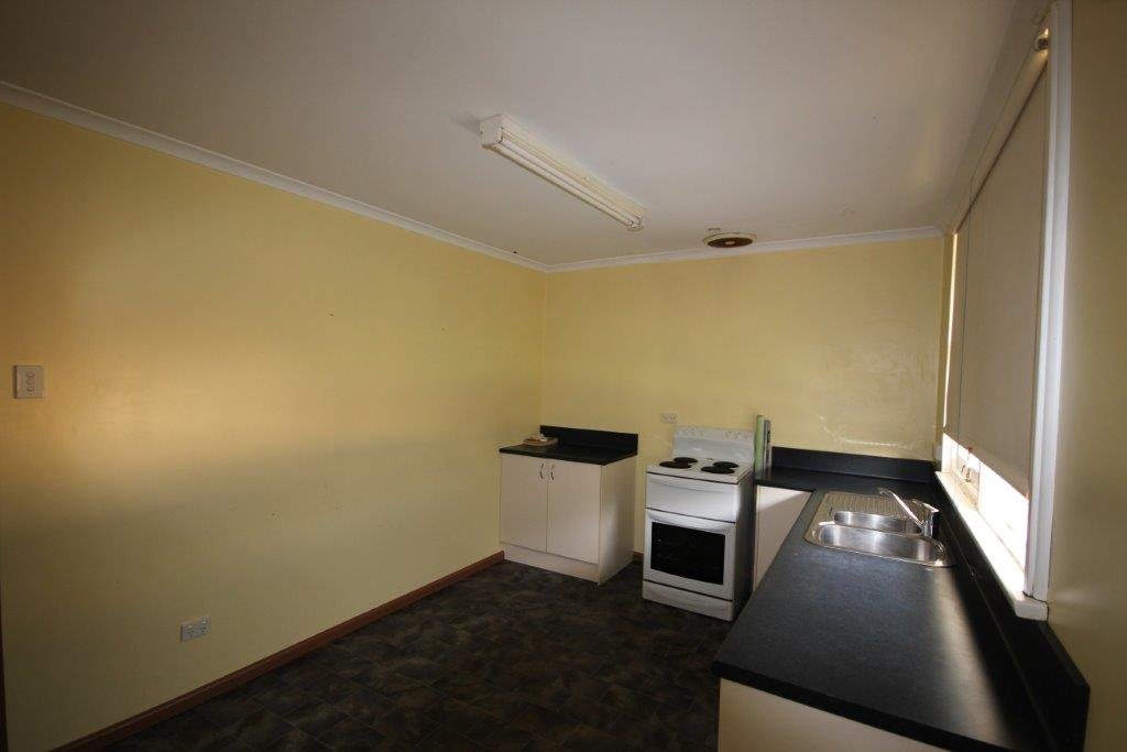 3 Bycool Circle CHIGWELL 3