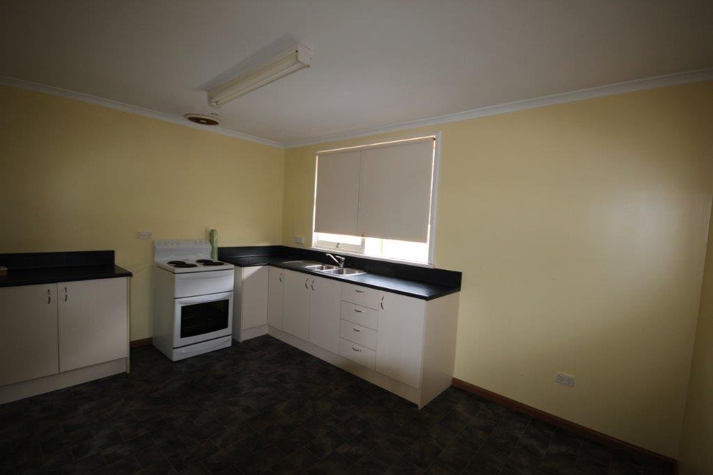 3 Bycool Circle CHIGWELL 4