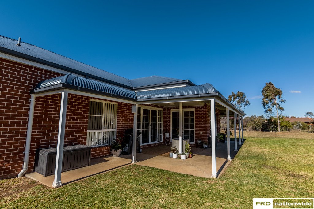 3 Cameron Avenue TAMWORTH 24