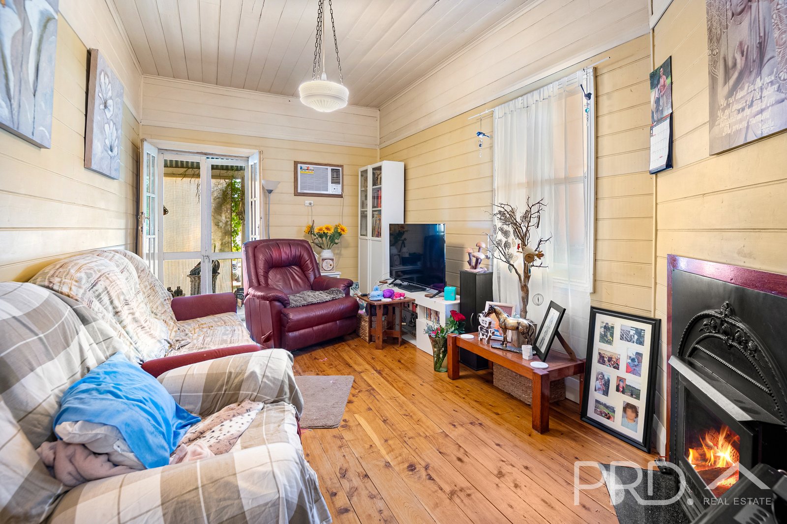 3 Camp Street ADELONG 7
