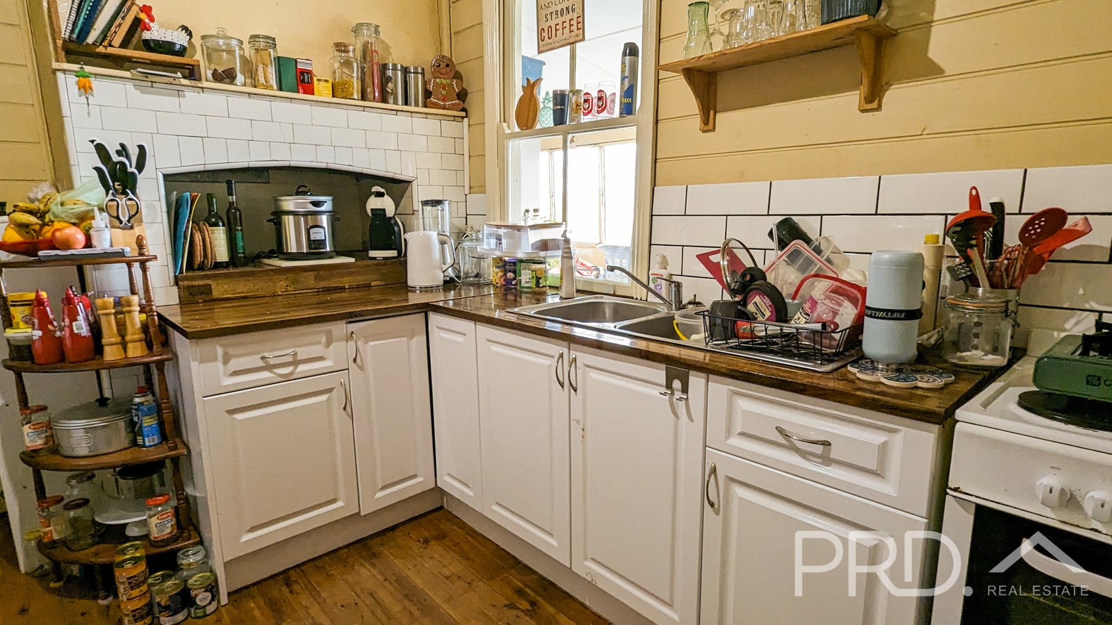 3 Camp Street ADELONG 8