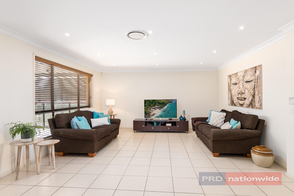 3 Carlowrie Crescent EAST HILLS 2