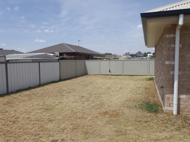 3 Carnegie Place TAMWORTH 9