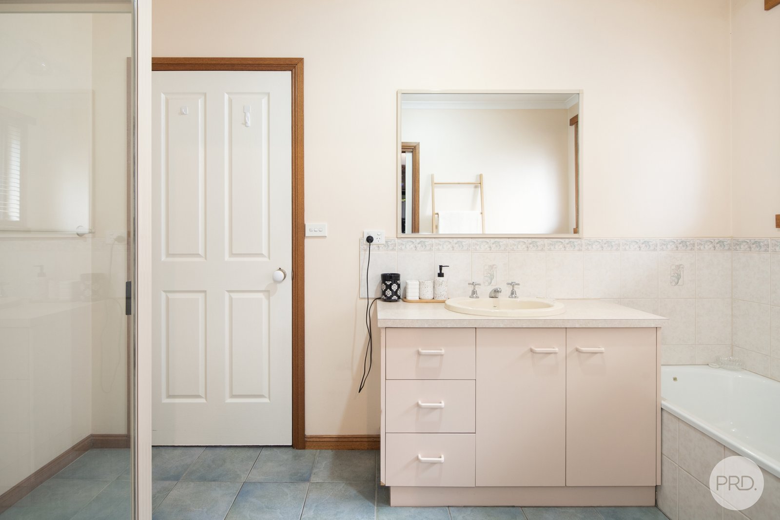 3 Casey Close BLACK HILL 11