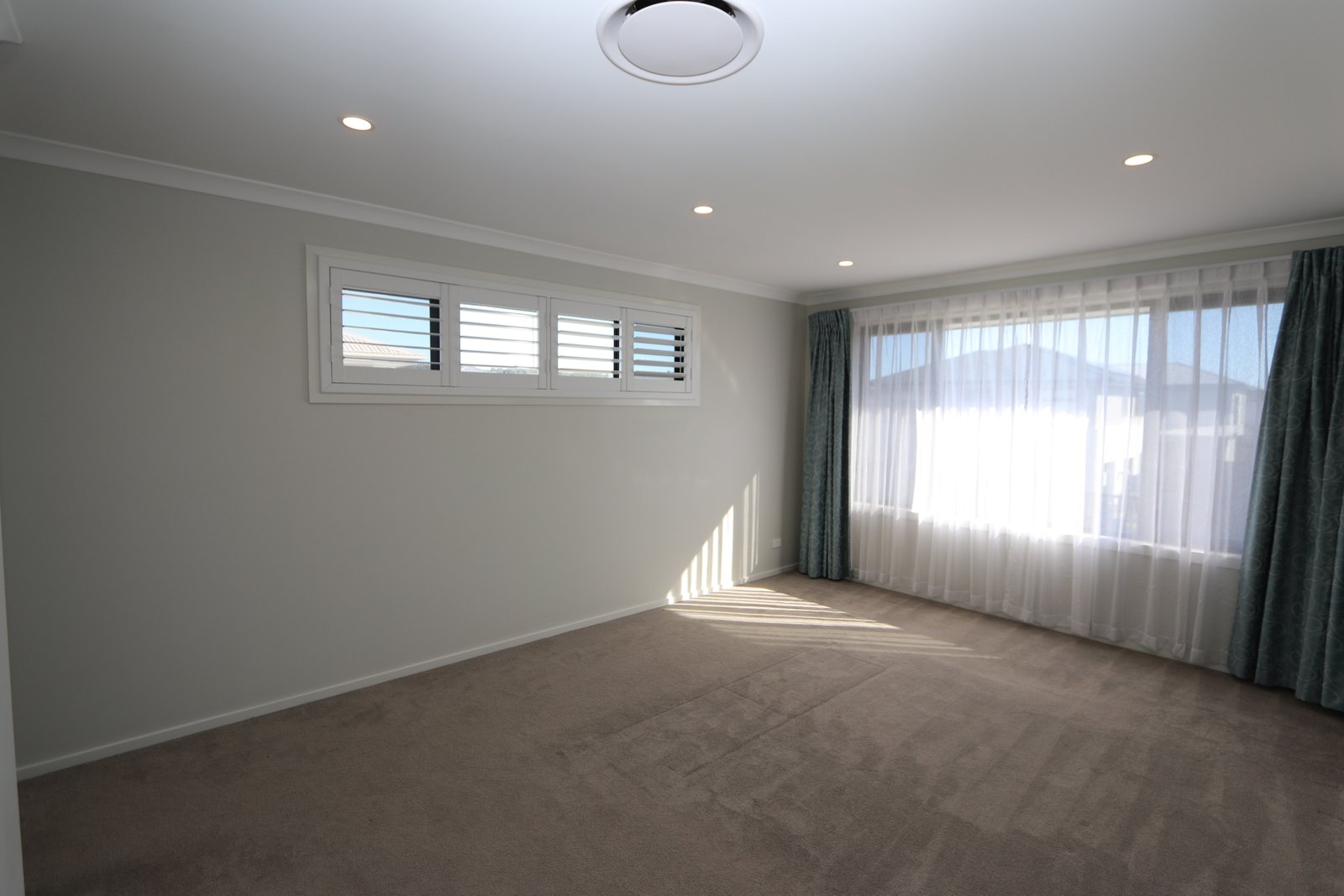 3 Celtic Way HELENSVALE 12