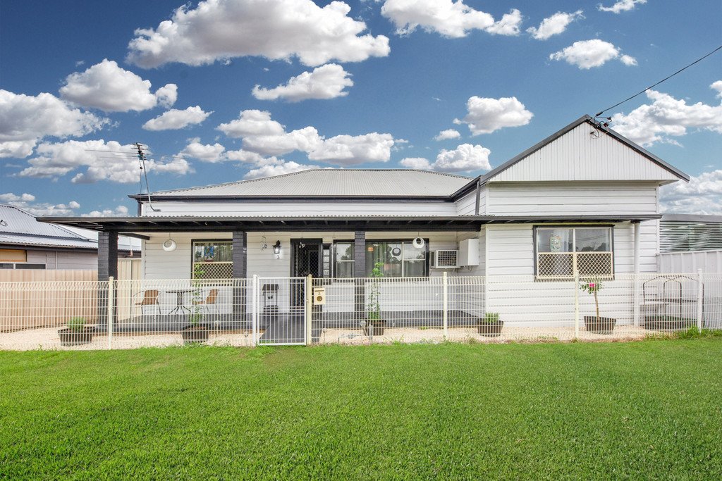 3 Cessnock Rd  WESTON 1