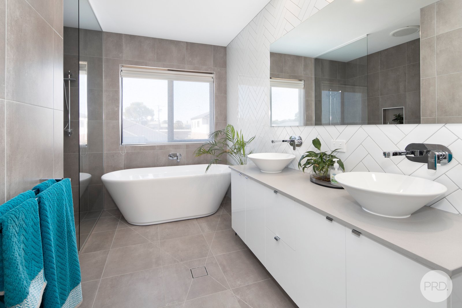 3 Cinnamon Drive LAKE GARDENS 13