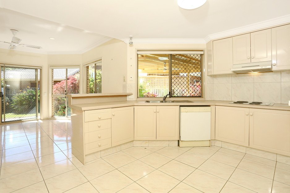 3 Clarinda Street ROBINA 2