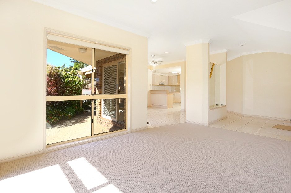 3 Clarinda Street ROBINA 9