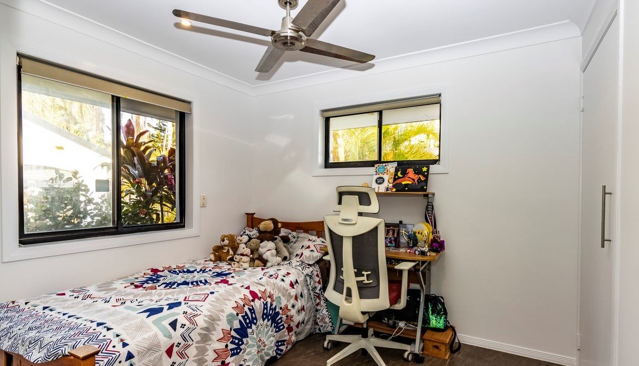 3 Collins Crescent BENOWA 10