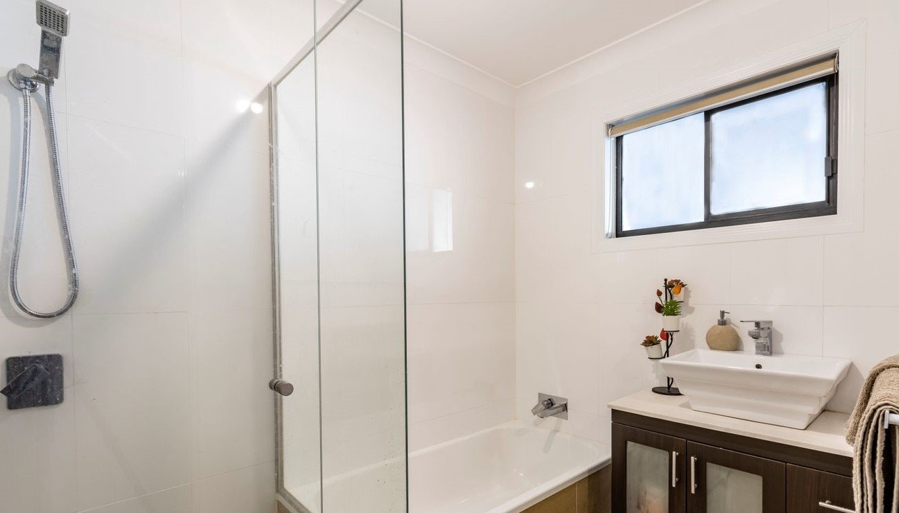 3 Collins Crescent BENOWA 11