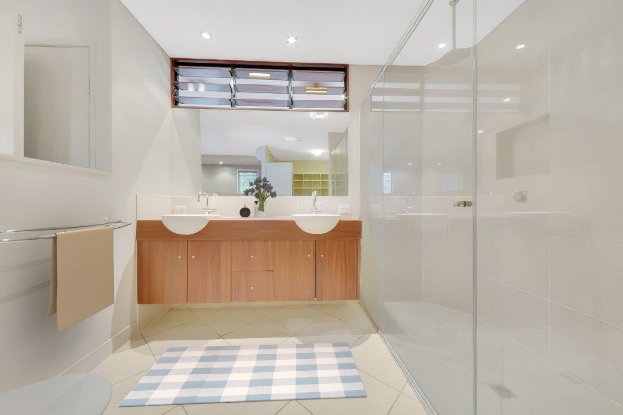 3 COLYER Avenue TANNUM SANDS 10