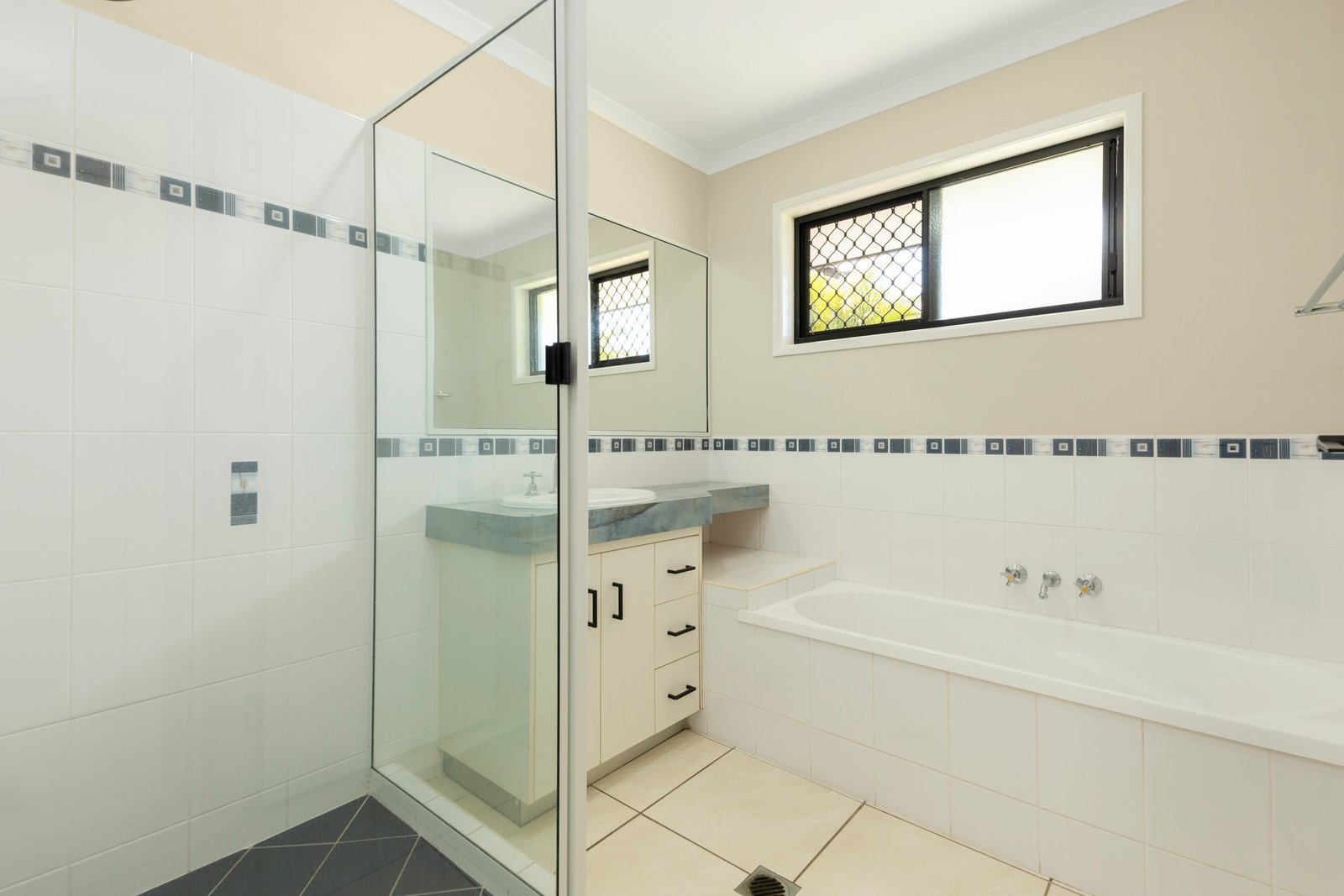 3 Companion Way BUCASIA 17