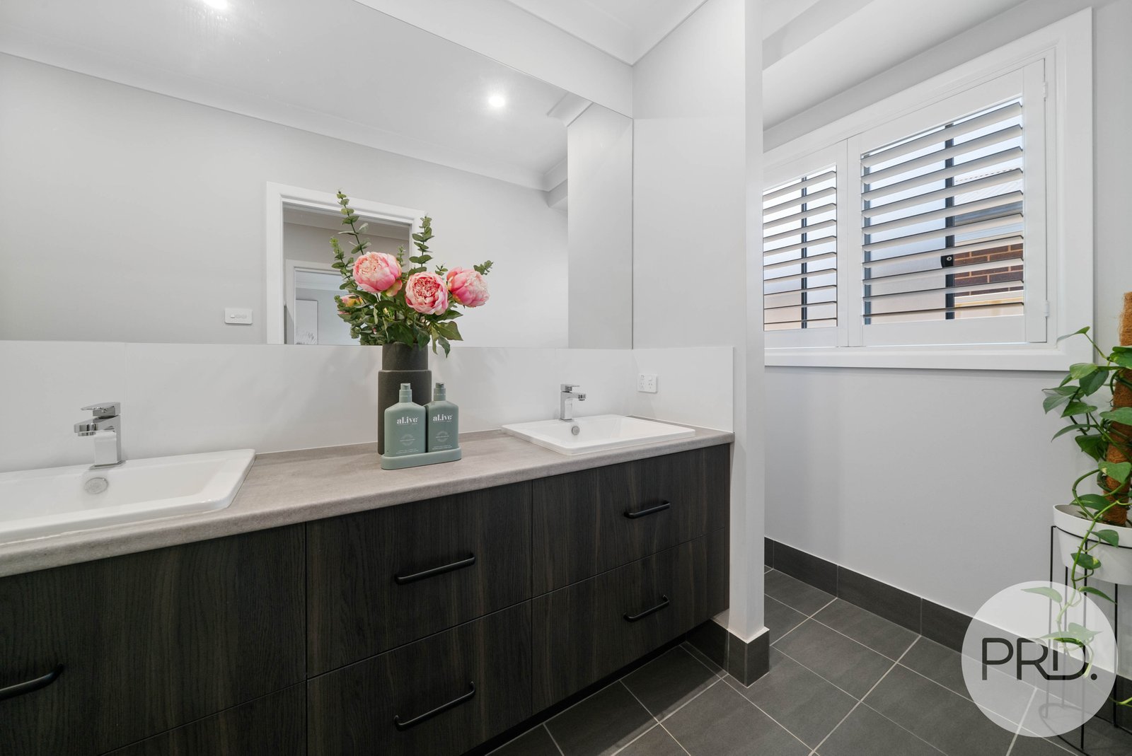 3 Couch Court TURVEY PARK 9