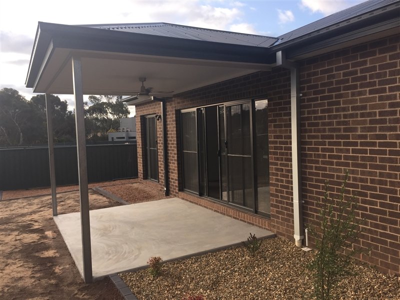 3 Courage Court STRATHFIELDSAYE 8