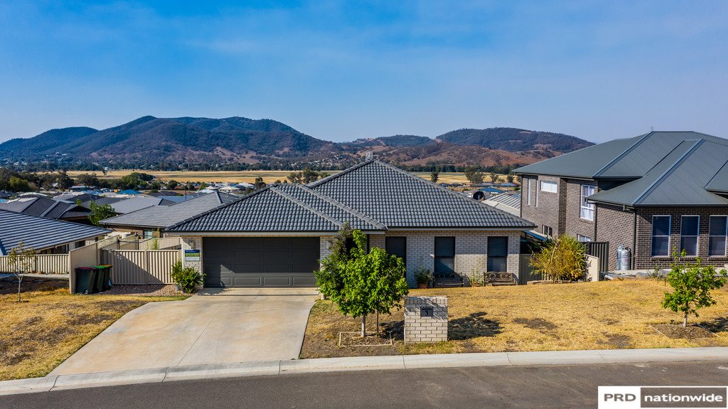 3 Currawong Drive TAMWORTH 22