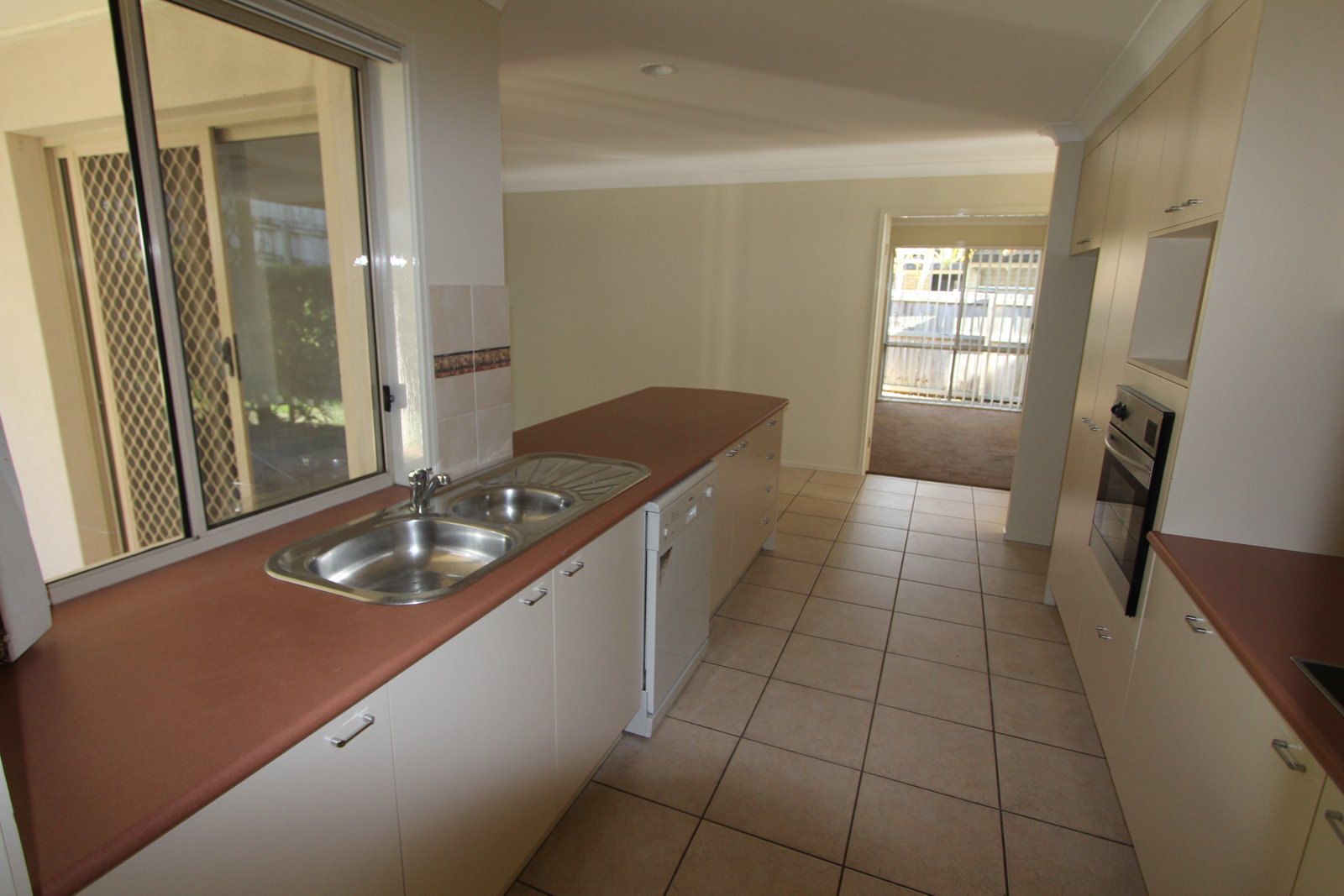 3 Dellwood Circuit MOLENDINAR 3