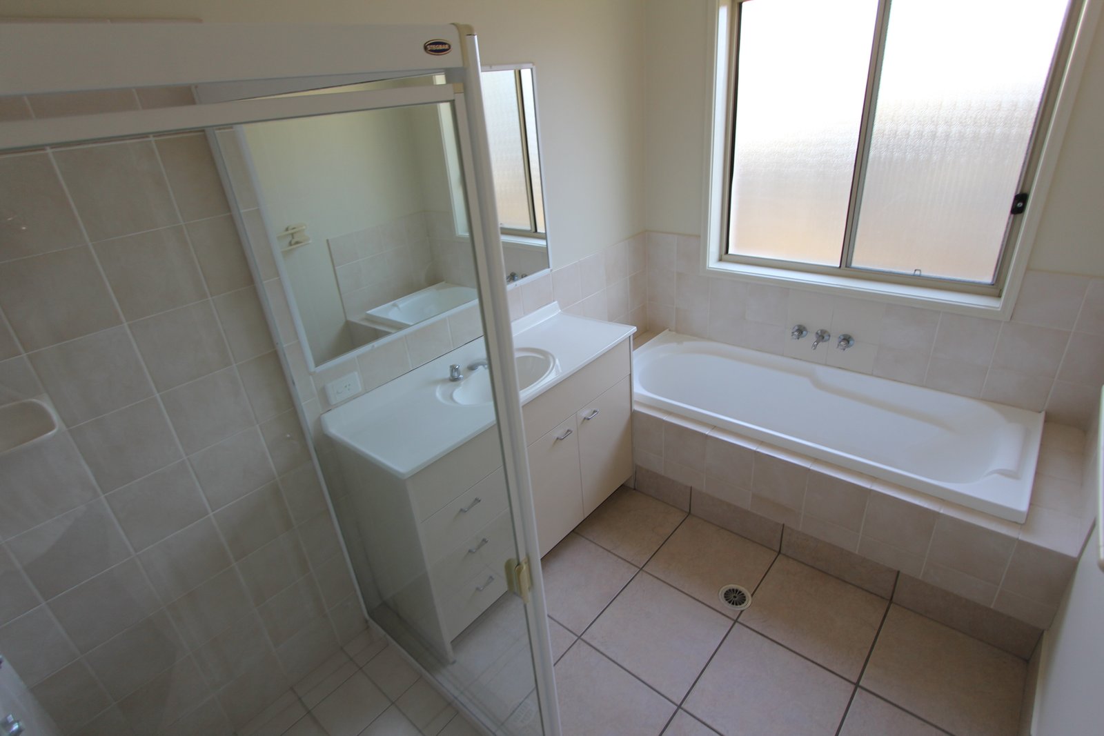 3 Dellwood Circuit MOLENDINAR 9