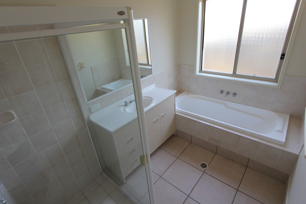 3 Dellwood Circuit MOLENDINAR 11