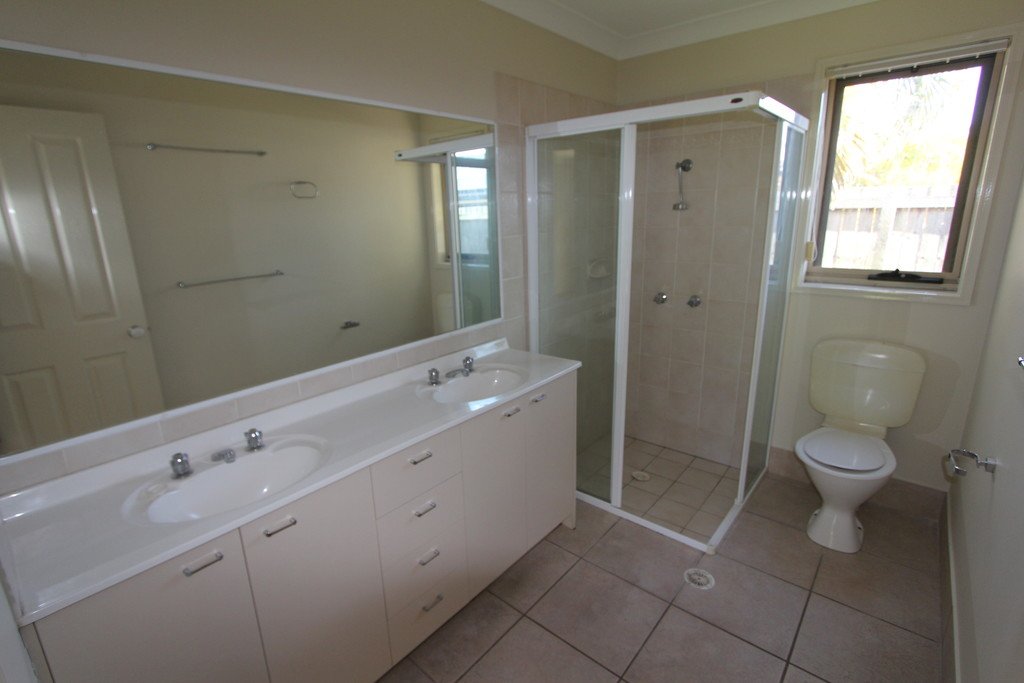3 Dellwood Circuit MOLENDINAR 12
