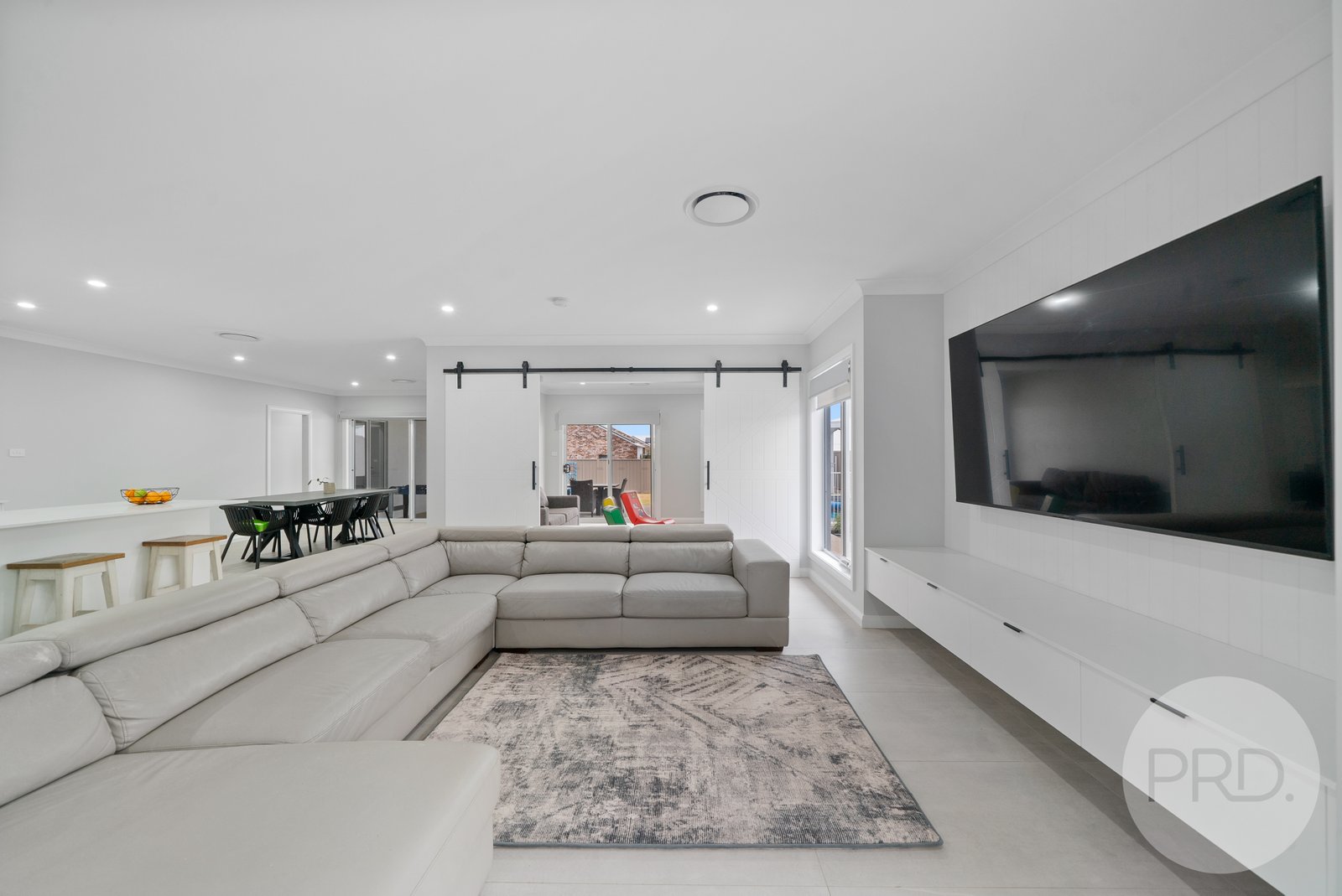 3 Denny Crescent GOBBAGOMBALIN 2