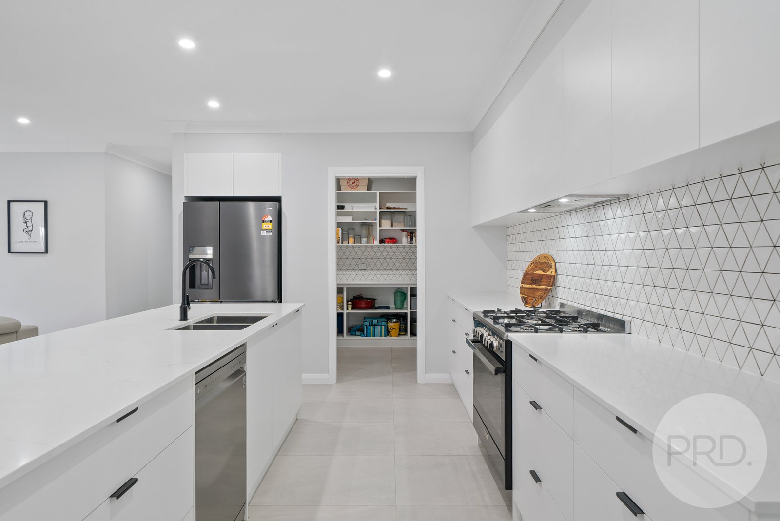 3 Denny Crescent GOBBAGOMBALIN 4