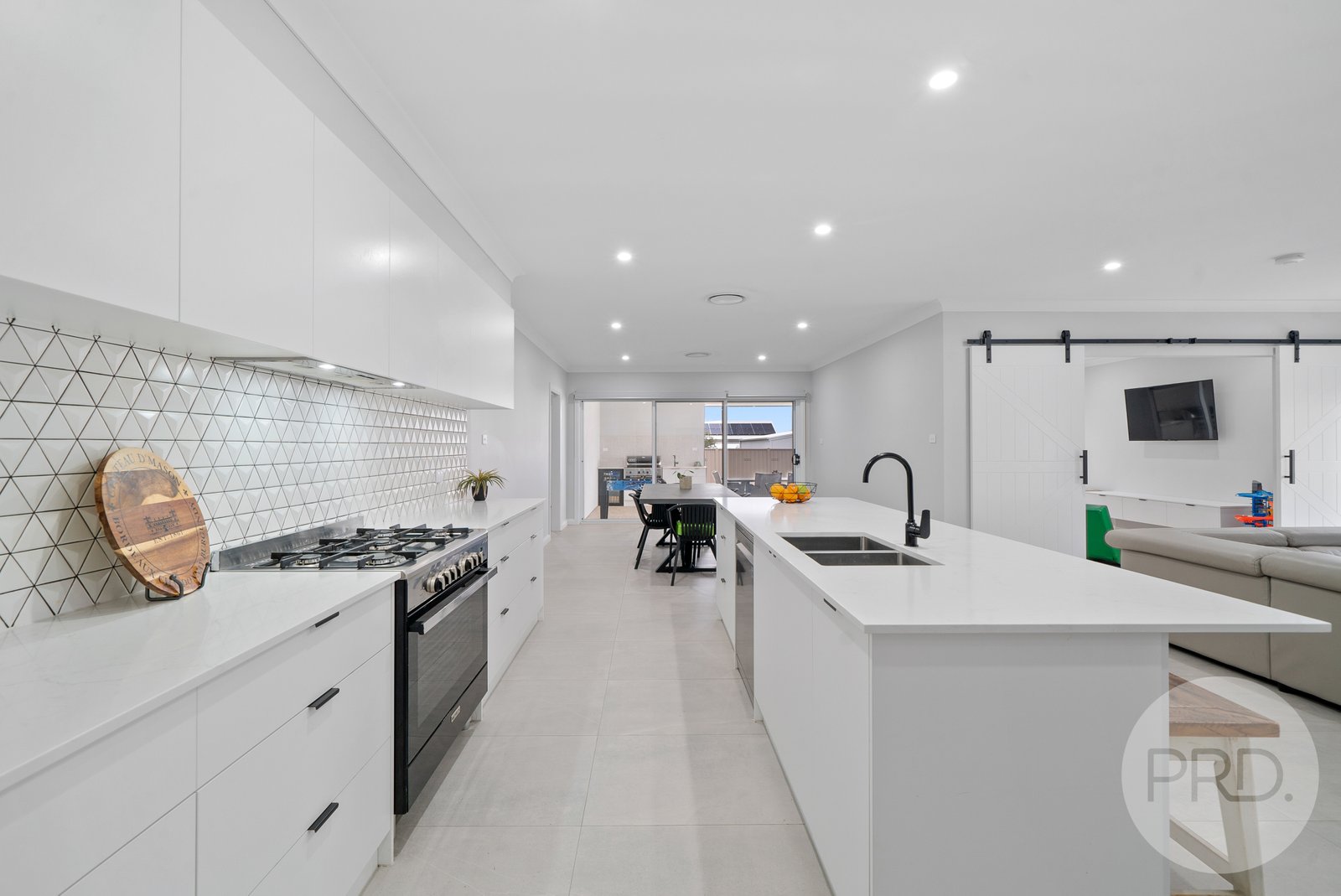 3 Denny Crescent GOBBAGOMBALIN 5