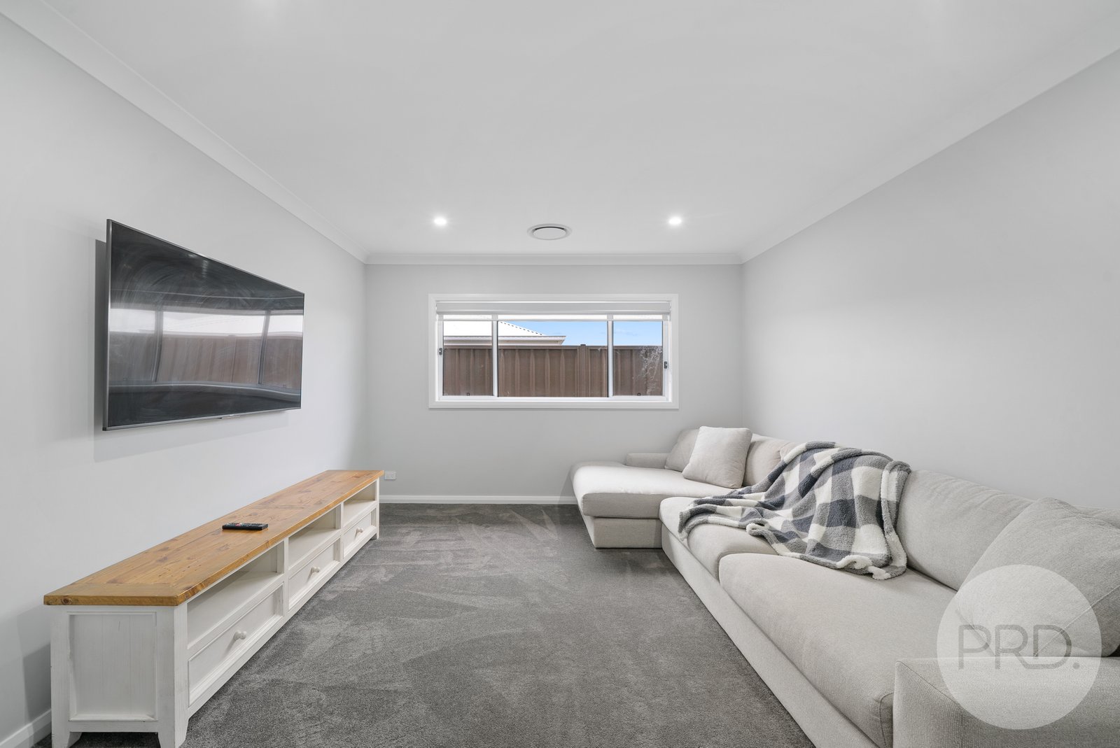 3 Denny Crescent GOBBAGOMBALIN 9