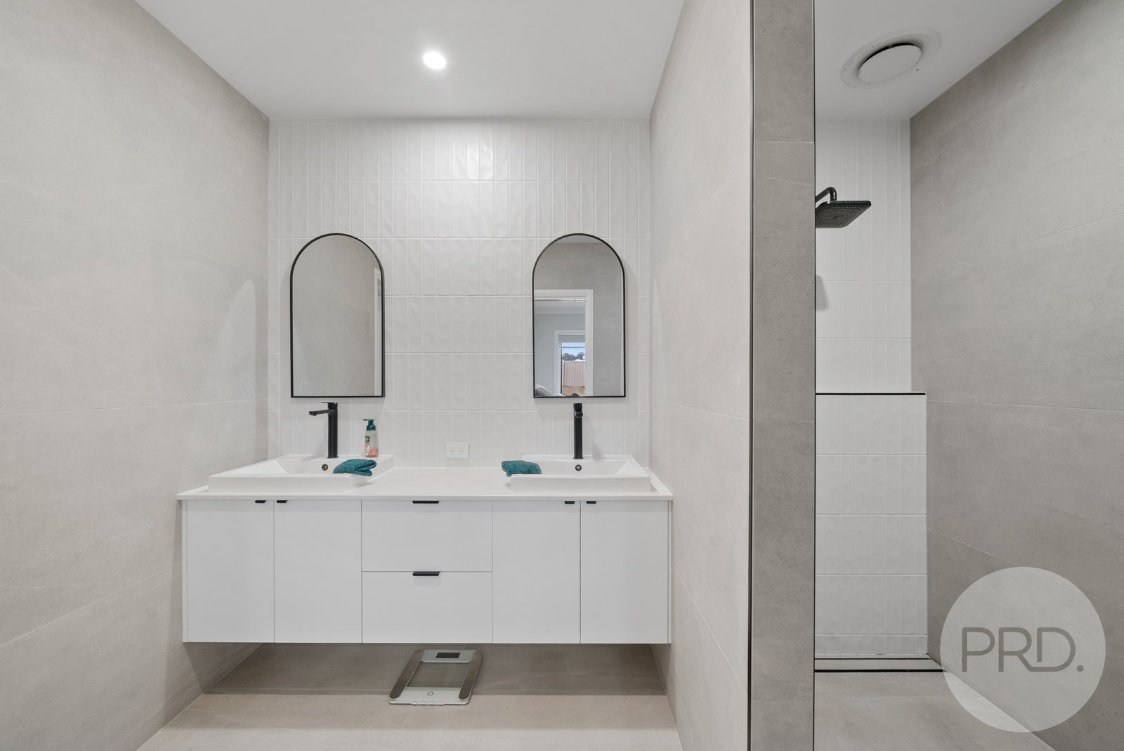 3 Denny Crescent GOBBAGOMBALIN 12